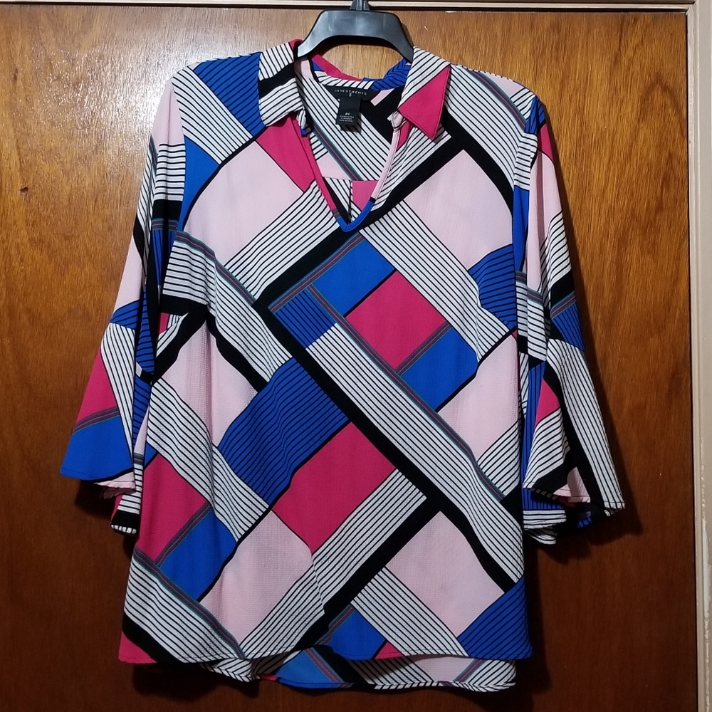 Pretty geometric pattern ladies blouse!